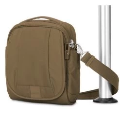 Pacsafe - Metrosafe LS200 Skuldertaske Sort -VildmarksEventyr pacsafe metrosafe ls200 skuldertaske 4.w610.h610.fill